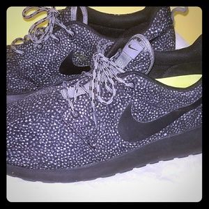 Ladies Nike Roshe (pre-owed)